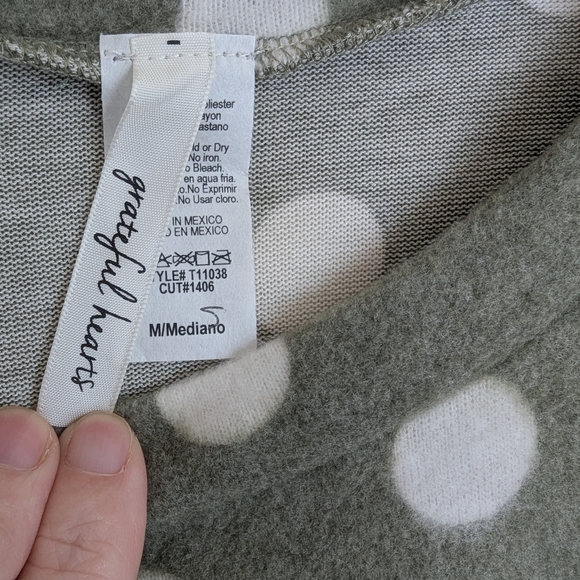 NWOT Gray and White Polka Dot Top Size M - Picture 4 of 4